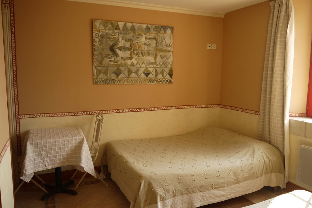 Troglodyte De La Fosse Hotell Meigné Rom bilde